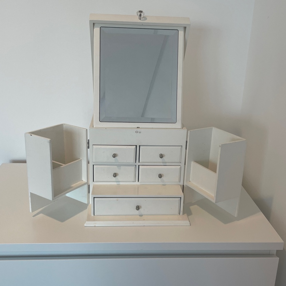 Pottery Barn Teen Ultimate Beauty Vanity